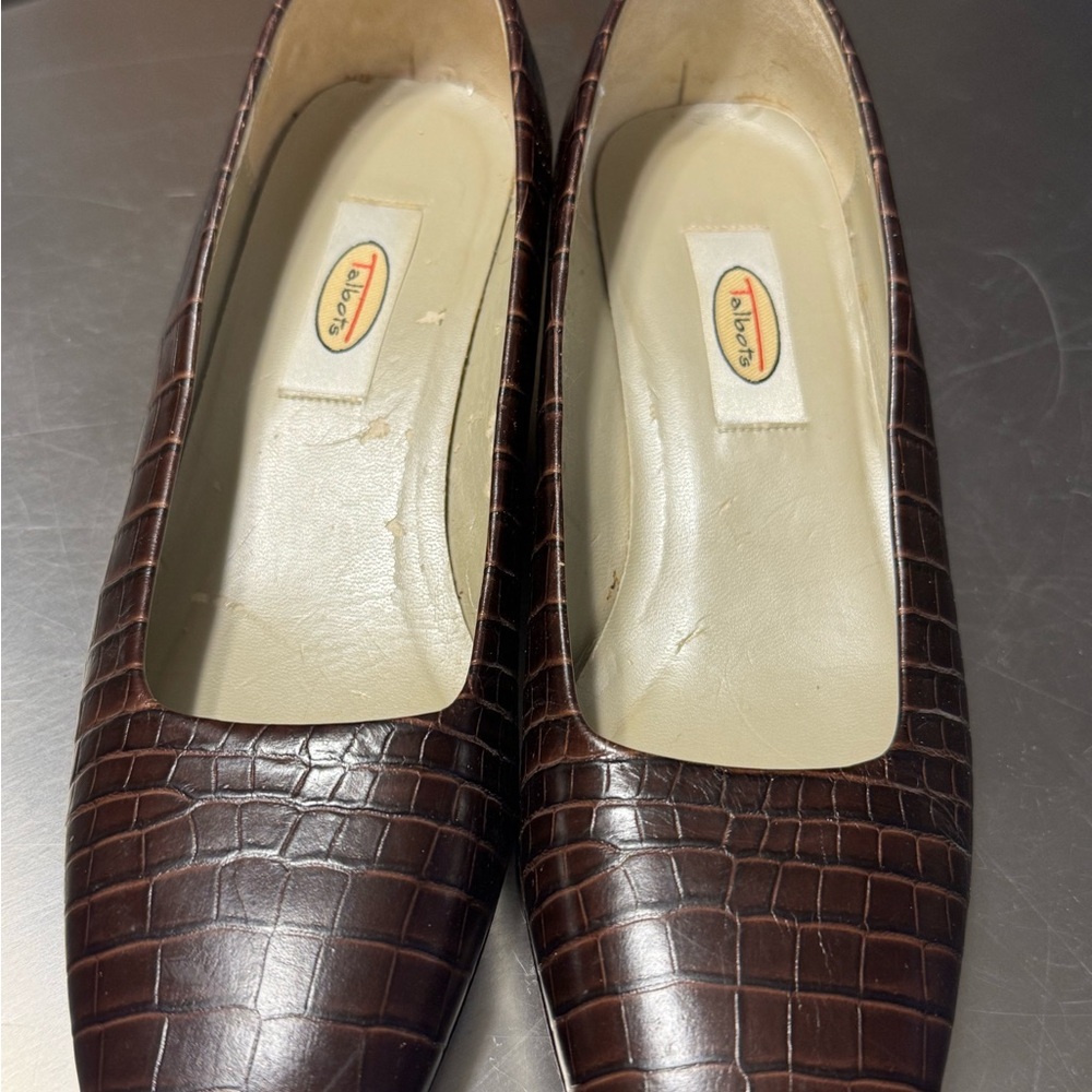 Talbots Dark Brown Leather Crocodile Pattern 2” Heels Spain Women’s 6 1/2 W EUC